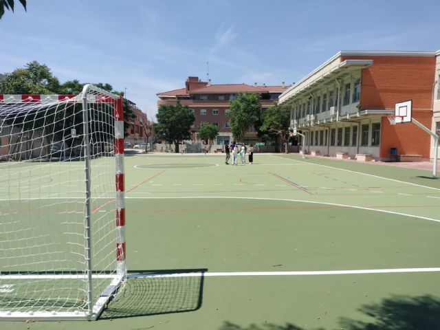 Los 250 alumnos del CEIP Pedro Pérez Abadía de Espinardo estrenan una pista polideportiva renovada y nuevas porterías y canastas - 1, Foto 1