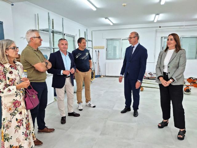 Educación invierte 930.000 euros en obras para mejorar el aislamiento térmico e instalar placas solares en el IES Pedro García Aguilera de Moratalla - 1, Foto 1