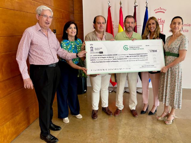 Murcia entrega a la AECC un total de 1.750 euros recaudados en el evento benéfico del 'Moño Solidario' - 1, Foto 1