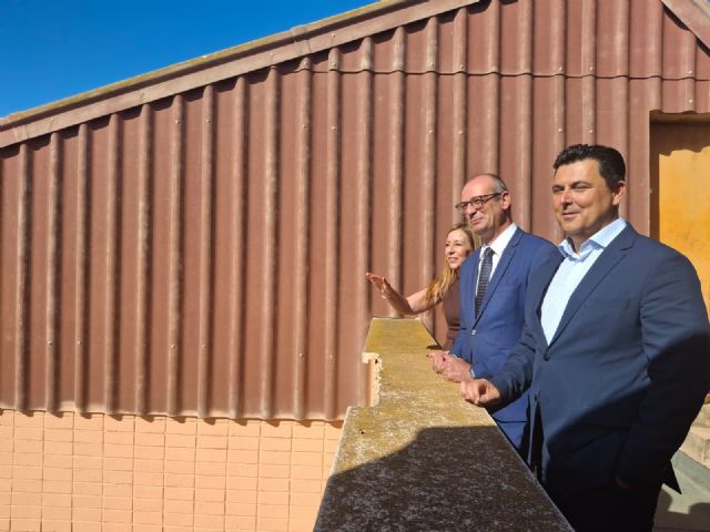 Educaci�n invierte 800.000 euros en el cambio de cubiertas del colegio Nuestra Se&ntilde;ora de Loreto de San Javier, Foto 2