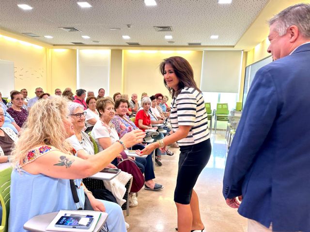 Más de un centenar de mayores de Lorca aprenden competencias digitales y nuevas tecnologías de la mano de la Fundación Integra - 3, Foto 3