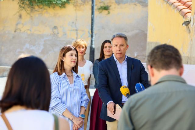El alcalde de Lorca presenta el proyecto de renaturalización del solar de Ponce de León, en el Calvario Viejo, que sumará una zona recreativa y un mirador al barrio y al Castillo - 4, Foto 4