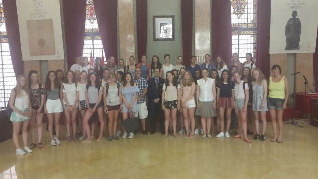 Una treintena de alumnos del instituto londinense Putney High School visita Murcia - 1, Foto 1