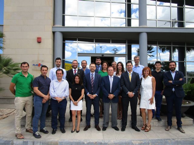 AJE Región de Murcia analiza con el fundador de Plasbel las claves para adaptar la realidad de las empresas a los cambios del mercado - 1, Foto 1