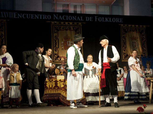 Miles de personas pasaron por el 28 Festival de Folclore que cambió su ubicación a la plaza de España - 3, Foto 3