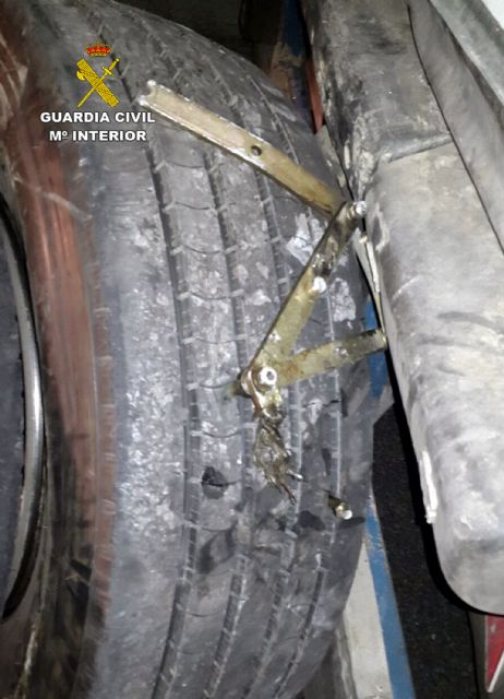 La Guardia Civil intercepta a un camionero con un vehículo articulado de 40 toneladas conduciendo de modo temerario y bajo la influencia de cocaína - 3, Foto 3