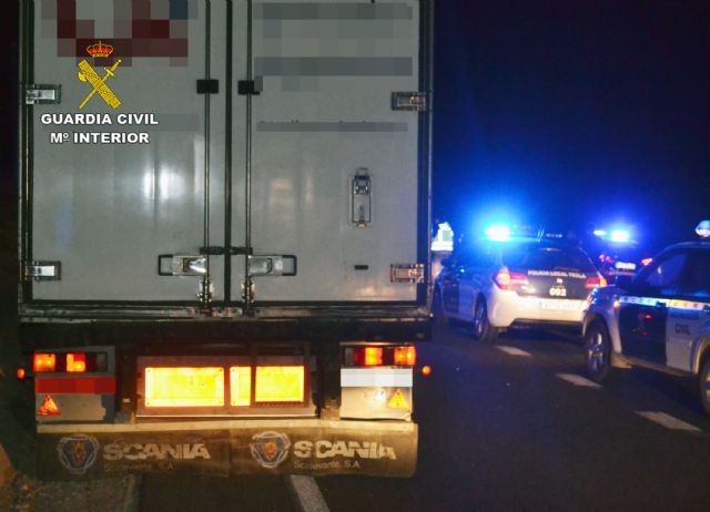 La Guardia Civil intercepta a un camionero con un vehículo articulado de 40 toneladas conduciendo de modo temerario y bajo la influencia de cocaína - 4, Foto 4