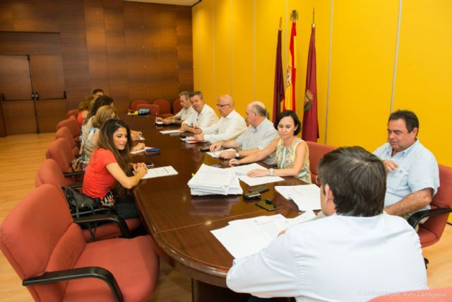 La Comision de Hacienda dictamina la aplicación del superávit municipal de 12 millones de euros en 2015 - 1, Foto 1