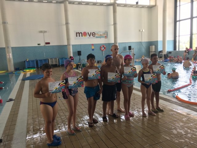 Last Saturday took place the first closing and delivery of diplomas of the courses of swimming of moves, Foto 6