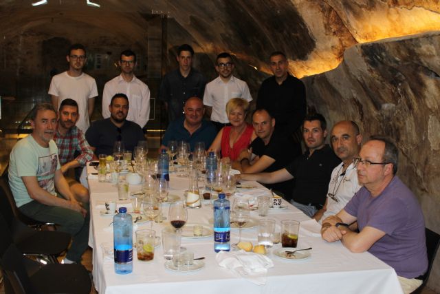 Entregados los diplomas del curso Operaciones básicas de restaurante y bar, destinado a jóvenes de Garantía Juvenil - 1, Foto 1