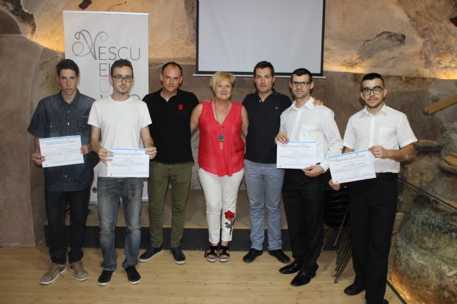 Entregados los diplomas del curso Operaciones básicas de restaurante y bar, destinado a jóvenes de Garantía Juvenil - 2, Foto 2