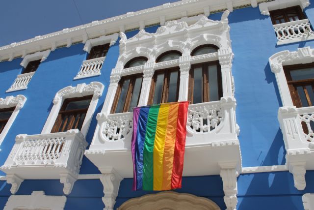 La bandera del arcoíris ya ondea en la Casa de la Cultura - 4, Foto 4