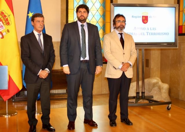 López Miras: El compromiso con las víctimas es inquebrantable y vamos a situarlas en el lugar que con toda justicia les corresponde - 2, Foto 2