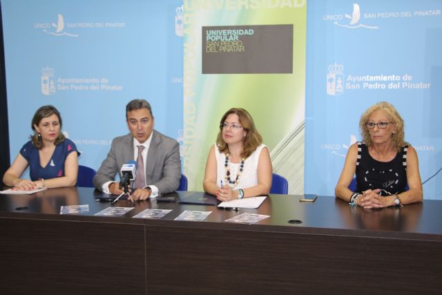 La Fundación CajaMurcia destina 2.000 euros a la Universidad Popular de San Pedro - 2, Foto 2