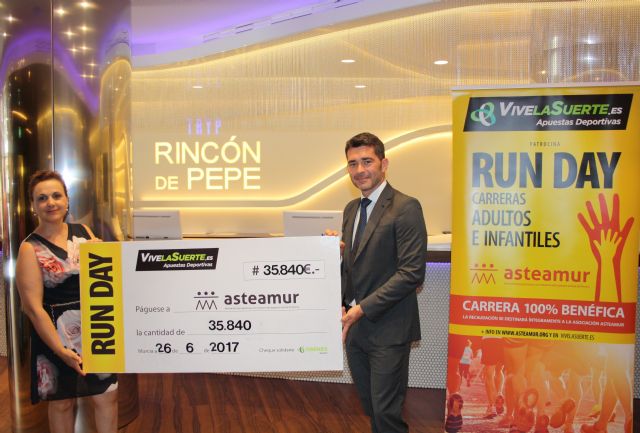 Vive la Suerte entrega un cheque de 35.840 a Asteamur con motivo de la III Run Day celebrada en abril - 1, Foto 1