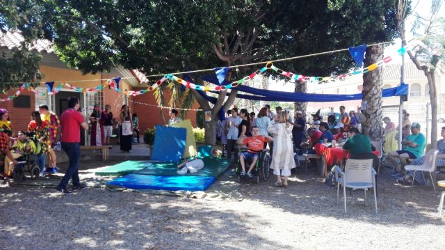Los Centros de Día para la Discapacidad de Totana organizan una Fiesta Medieval para fomentar las habilidades sociales y comunicativas de los usuarios - 3, Foto 3