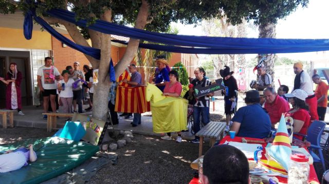Los Centros de Día para la Discapacidad de Totana organizan una Fiesta Medieval para fomentar las habilidades sociales y comunicativas de los usuarios, Foto 5