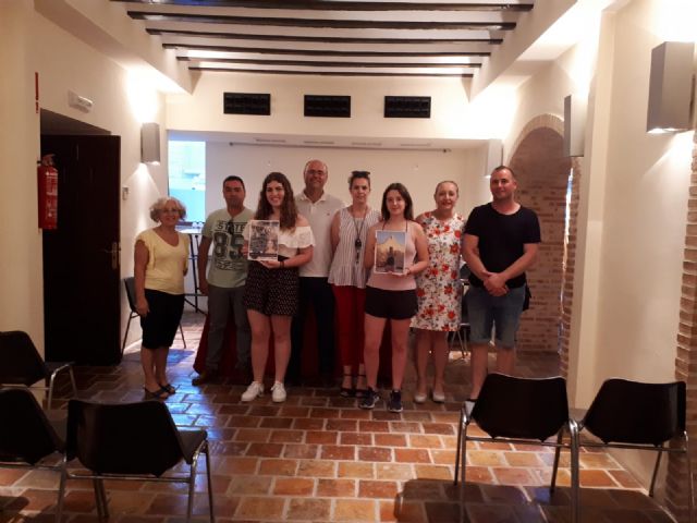 Inés Correia y Mª Jesús Boluda ganan el concurso de portada y contraportada del libro de Fiestas 2018. - 3, Foto 3