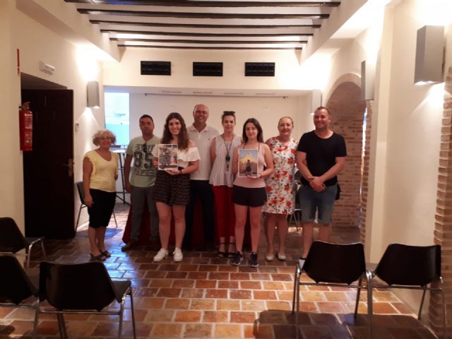 Inés Correia y Mª Jesús Boluda ganan el concurso de portada y contraportada del libro de Fiestas 2018. - 4, Foto 4