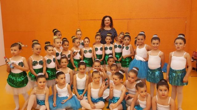 Más de 300 alumnas participaron en la XXV Muestra de Danza para clausurar el curso 2017/2018 - 1, Foto 1