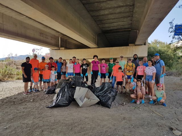 Puerto Lumbreras se suma a la campaña 1m2 por la naturaleza con una jornada de recogida de residuos en la rambla de Vilerda - 2, Foto 2