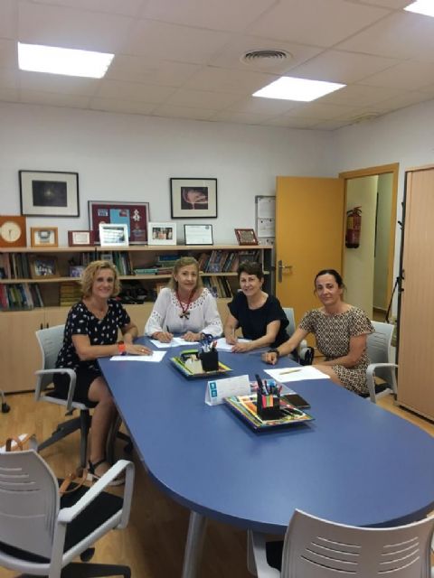 La edil de Servicios Sociales mantiene un encuentro de trabajo con los profesionales del Centro de Atención Temprana - 1, Foto 1