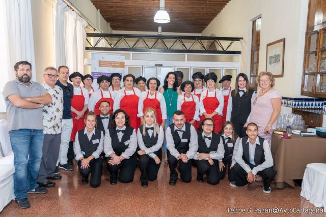 23 jóvenes finalizan los cursos de Operaciones de Cocina y de Servicios de Restaurante de la ADLE - 1, Foto 1