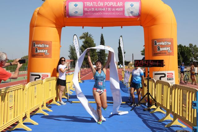Leonor Fernndez y Guillermo Martnez, Campeones Regionales de Acuatln, Foto 2