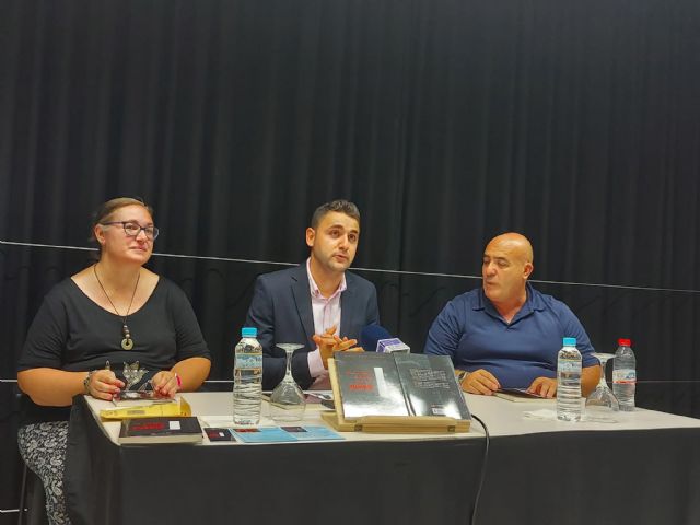 Presentación libro Al otro lado de la puerta - 2, Foto 2