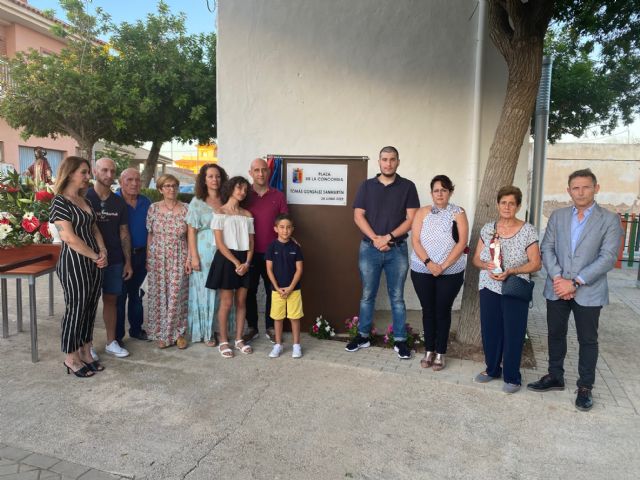 Emotivo acto de denominación de la Plaza de la Concordia Tomás González Sanmartín en el Albardinal - 2, Foto 2