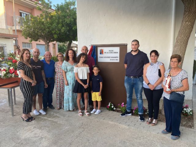 Emotivo acto de denominación de la Plaza de la Concordia Tomás González Sanmartín en el Albardinal - 3, Foto 3