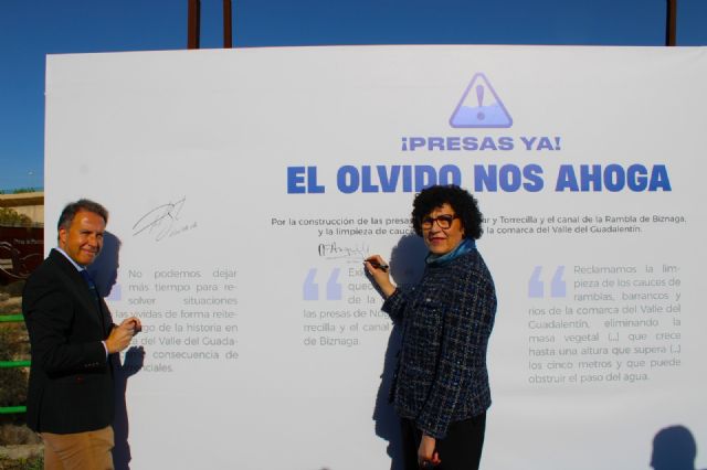 La campaña municipal 'El olvido nos ahoga', para reclamar la construcción de las infraestructuras de defensa de avenidas, finalista de los Premios Web - 3, Foto 3