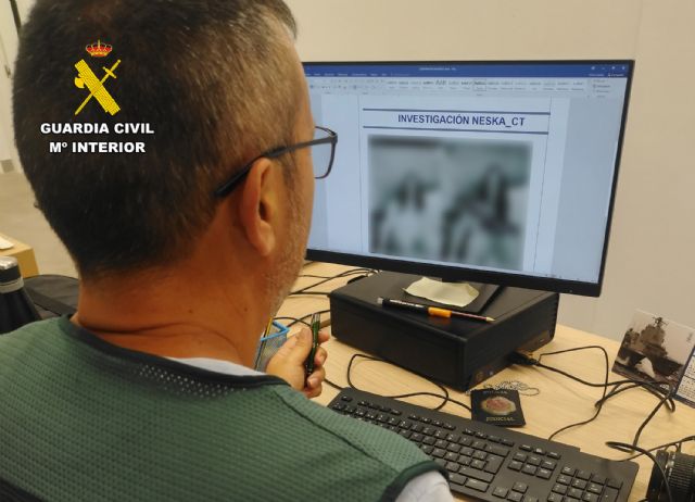 La Guardia Civil investiga a dos menores por modificar la fotografía de una menor con IA y difundirla en redes sociales - 1, Foto 1