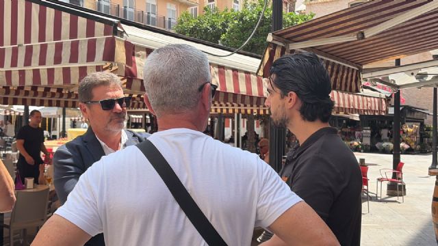 La Policía de Murcia activa las Brigadas de convivencia para reforzar su presencia en las terrazas del centro y garantizar la tranquilidad de los comensales y turistas - 2, Foto 2