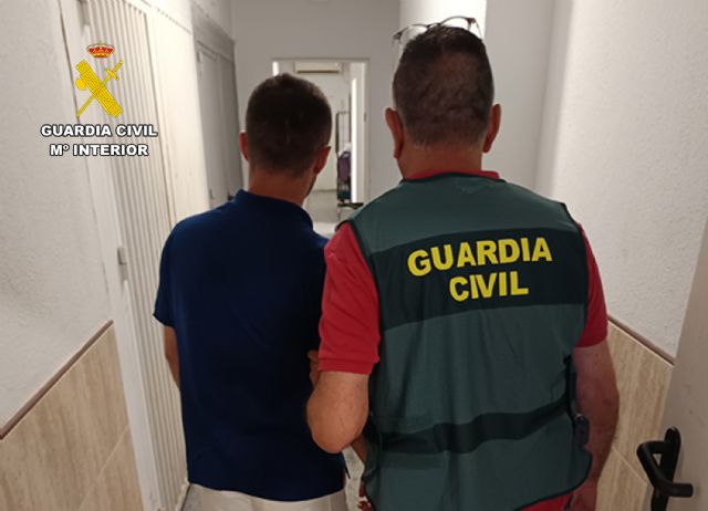 La Guardia Civil detiene en Torrevieja a los dos presuntos autores de un robo en una vivienda de Caravaca de la Cruz - 2, Foto 2