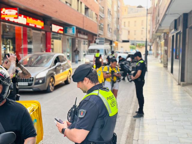 La Policía Local despliega más de 14 controles cada día y detiene a seis personas durante la última semana - 2, Foto 2