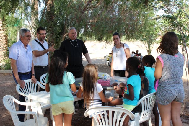 Mons. Lorca Planes visita la Casa de El Raal, en Alhama de Murcia - 1, Foto 1