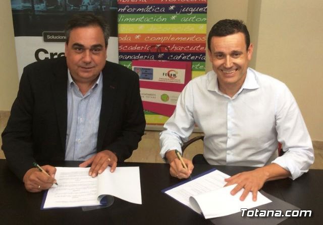 Cajamar facilita líneas especiales de financiación a los comerciantes de Totana, Foto 1