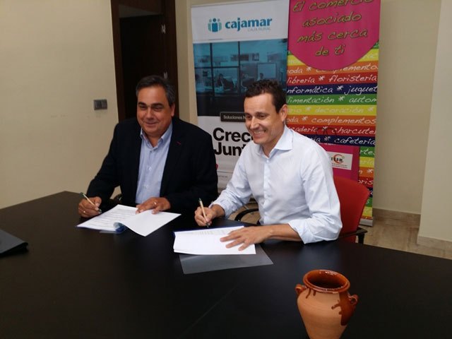 Cajamar facilita líneas especiales de financiación a los comerciantes de Totana, Foto 2
