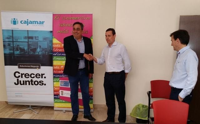 Cajamar facilita líneas especiales de financiación a los comerciantes de Totana, Foto 3