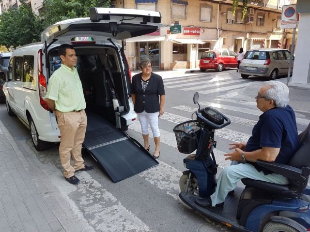 Fomento presenta las ayudas para la renovación o adquisición de taxis adaptados a personas con movilidad reducida - 1, Foto 1