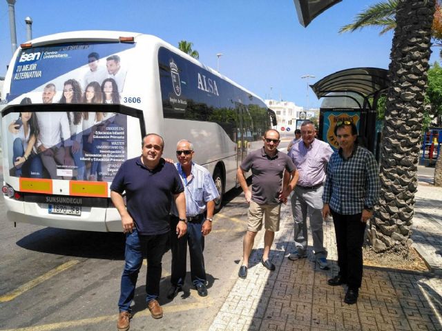 El concejal de Descentralizacion inaugura la nueva parada de la linea 20 de autobus en Playa Paraiso ya esta en marcha - 1, Foto 1