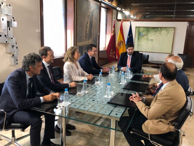 López Miras se reúne con el decano autonómico del Colegio de Oficial de Registradores de la Propiedad, Bienes Muebles y Mercantiles de España - 1, Foto 1