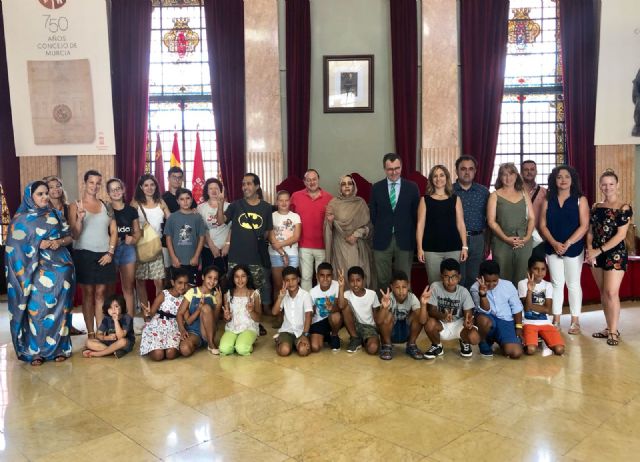 Niños y niñas saharauis visitan el Ayuntamiento de Murcia - 1, Foto 1