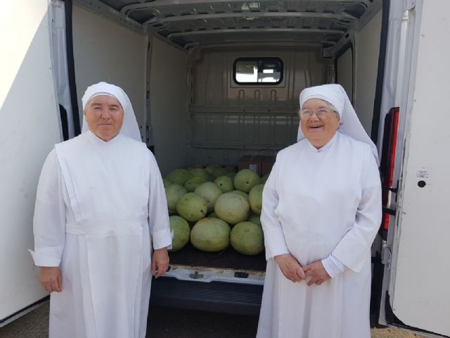 La Policía Local de Cartagena entrega 500 kilos de sandías a las Hermanitas de los Pobres - 1, Foto 1