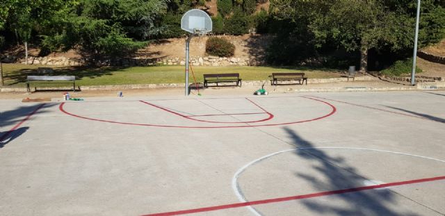 El Ayuntamiento de Caravaca realiza obras de mejora en colegios y jardines a través del programa de rehabilitación psicosocial - 1, Foto 1