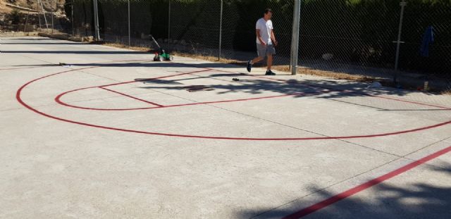 El Ayuntamiento de Caravaca realiza obras de mejora en colegios y jardines a través del programa de rehabilitación psicosocial - 2, Foto 2