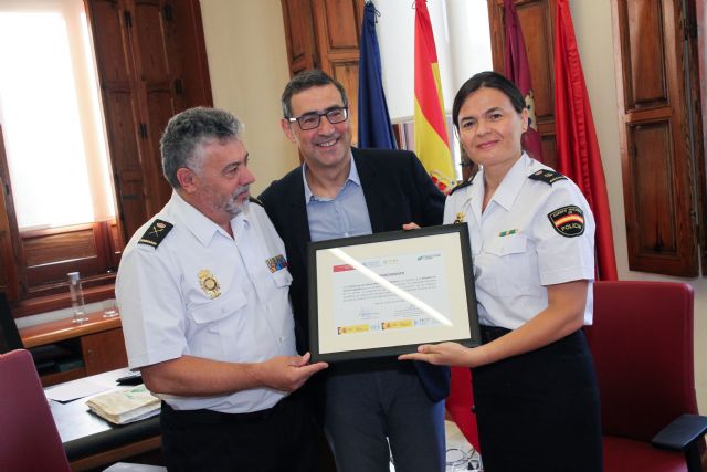 Un diploma para la Policía Nacional por enseñar a los alumnos de los Campus Científicos cómo se resuelve un crimen - 1, Foto 1