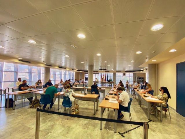 El Pleno del Ayuntamiento de Lorca aprueba por unanimidad la adecuación de distancias para explotaciones porcinas - 1, Foto 1