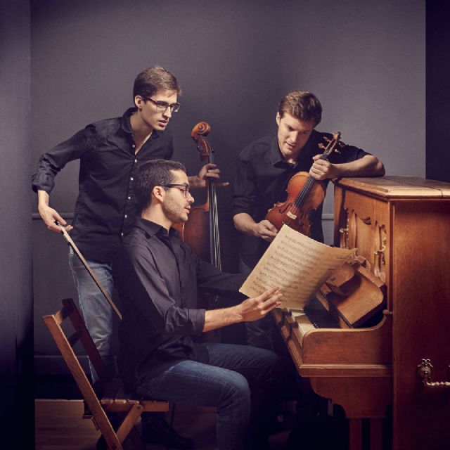 El ciclo Reencuentro de la Fundación Albéniz llega a su colofón con la actuación del Trío VibrArt - 1, Foto 1